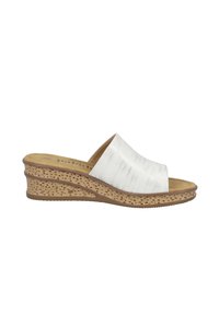 Sandalo slide bianco con tacco a cuneo, dotato di una tomaia testurizzata e una base simile al sughero, caratterizzato da un design con punta aperta e una soletta liscia.