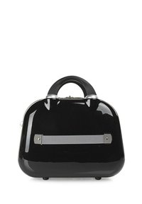 Bolso negro brillante con bordes redondeados, un asa superior y detalles plateados. Presenta un detalle de correa gris en la parte delantera. Textura suave.