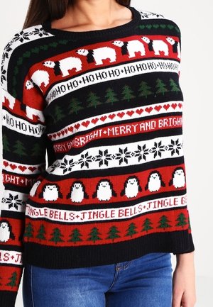 Roter, schwarzer und weißer Strickpullover mit Mustern von Eisbären, Pinguinen, Weihnachtsbäumen und festlichem Text; runder Ausschnitt, gerippte Bündchen.