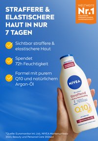 Hand hält eine Flasche Nivea Straffendes Öl-Lotion mit Q10 und Arganöl vor blauem Hintergrund, Text, der die Hautvorteile auflistet in Deutsch.