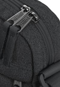 Eastpak THE ONE - Skuldertasker - muted dark