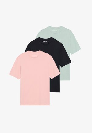 Három rövid ujjú póló pasztell rózsaszín, fekete és menta zöld színben. Puha pamutból készült. Kerek nyakú dizájn. Nincs mintázat vagy díszítés.