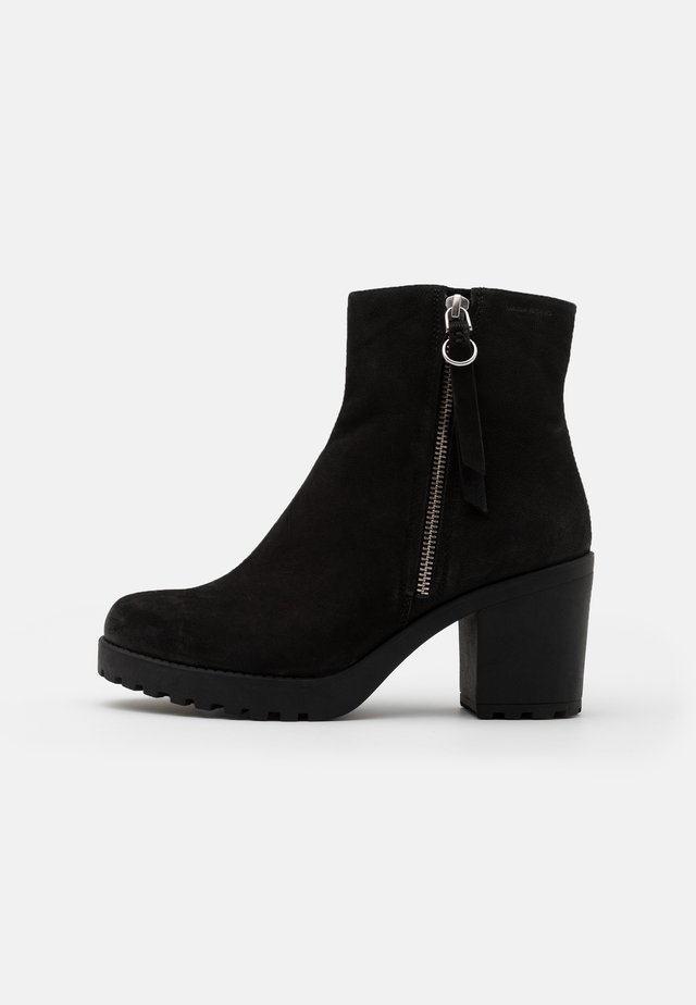 GRACE - Nilkkurit - black