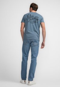 Petrol Industries - T-shirt z nadrukiem