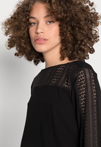 ONLY ONLSTEPHANIE MIX BLOUSE - Camisola de manga comprida - black