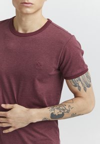 11 Project PRG√∂RAN - T-shirt basic