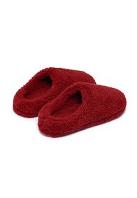 Rode fleece pantoffels met een zachte, gestructureerde oppervlakte, ronde teen ontwerp en open achterkant voor gemakkelijke instap. Antislip zool voor veiligheid.
