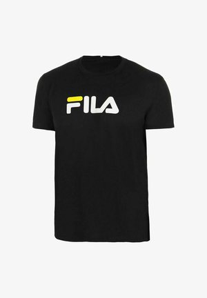 Schwarzes T-Shirt mit kurzen Ärmeln und Rundhalsausschnitt, das vorne auf der Brust ein großes, weißes und gelbes FILA-Logo zeigt.