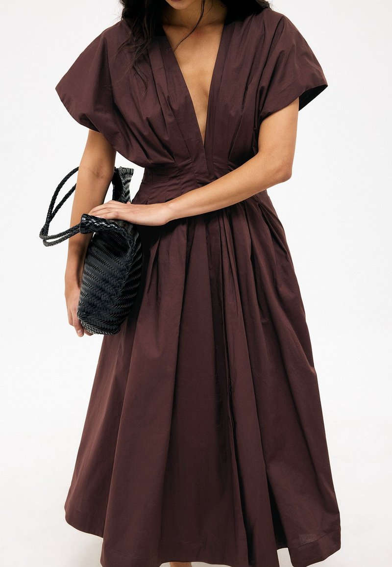 na-kd brown dress Open Back Maxi Dress Brown