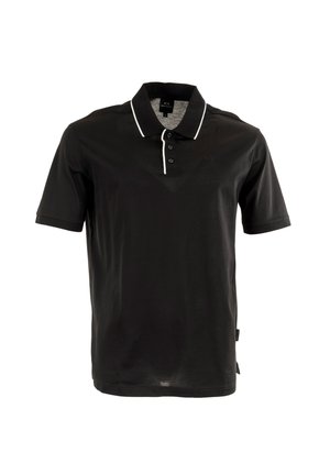 Polo negro de manga corta hecho de tela suave; cuenta con un cuello con ribete blanco y una tapeta de tres botones. Sutil logo en el pecho.