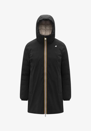 Doudoune noire à capuche avec fermeture éclair à l'avant, doublure beige matelassée, poches latérales et accent coloré à rayures sur la fermeture éclair.