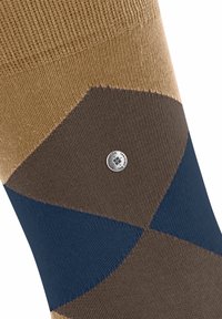 Calzini da uomo con motivo a rombi nei colori beige, marrone e blu navy, con un piccolo etichetta logo vicino alla parte superiore.
