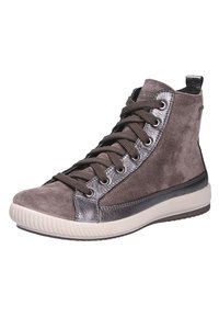 Sneaker alte in suede marrone scuro con accenti metallici argento, punta rotonda e suola in gomma; presentano chiusura con lacci e colletto imbottito.