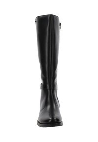 Bota de cuero negro hasta la rodilla con una textura suave, diseño recto, cremallera lateral y un pequeño detalle de hebilla cerca del tobillo.