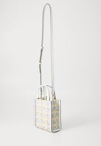 Kleine Handtasche aus strukturiertem, mehrfarbigem Stoff mit weißen Lederakzenten. Verfügt über zwei Griffe und einen abnehmbaren Schulterriemen. Strukturierte rechteckige Form.