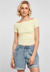 Urban Classics - OFF SHOULDER - Lihtne T-särk - softyellow Väikepilt 1