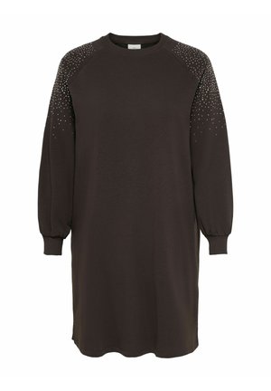 Robe marron foncé à manches longues avec encolure ronde et ornements de clous argentés densément regroupés aux épaules, se rétrécissant le long des manches.