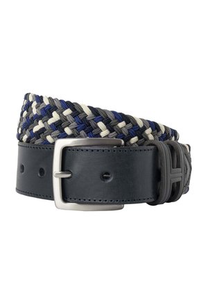 Gevlochten riem met geweven blauw, grijs, zwart en wit stof en zwart leren uiteinde met zilverkleurige rechthoekige gesp.