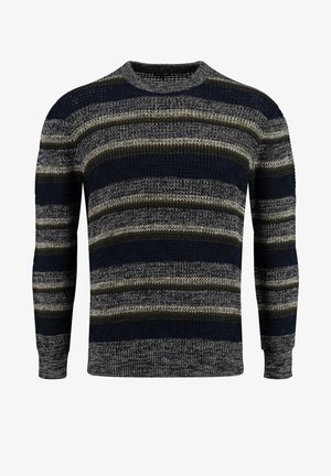 Sweter dzianinowy z poziomymi paskami w kolorze granatowym, zielonym i jasnoszarym, z okrągłym dekoltem oraz ściągaczami przy mankietach i u dołu. Tekstura jest nieco luźna.