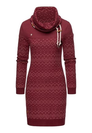 Robe en maille bordeaux à manches longues avec des motifs géométriques rose clair, col montant haut en entonnoir, cordons blancs et silhouette cintrée.