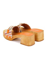Desa Pantofle na podpatku - beige