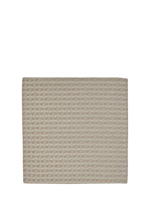 Beige vierkante doek met een herhalend geborduurd patroon van kleine gekruiste vormen in lichtbruine draad.