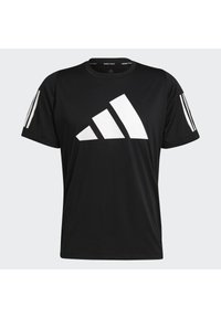 Camiseta deportiva negra con un gran logo blanco de Adidas. Presenta franjas blancas en las mangas. Hecha de un material suave y ligero.