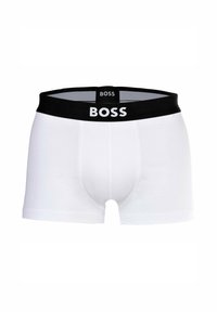 Boxer briefs de algodón blanco con una cinturilla elástica negra marcada con "BOSS" en blanco. Presentan una textura suave y un diseño ajustado.