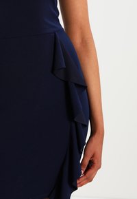 Missguided Sukienka etui