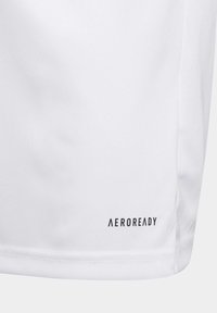 Weißes sportliches Shirt aus leichtem, glattem Stoff. Enthält das schwarze "AEROREADY"-Logo am Saum.