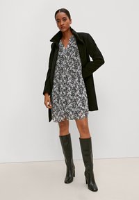 comma MIT KNOPFLEISTE - Blusenkleid - schwarz