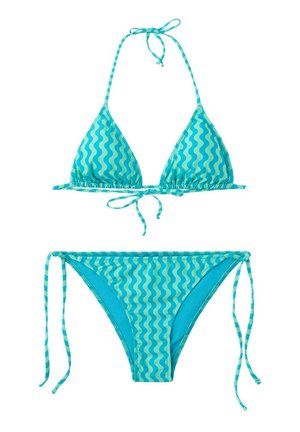 Bikini azul con rayas onduladas en azul claro, parte superior de cuello halter con atadura y parte inferior con lazada lateral sobre fondo blanco.