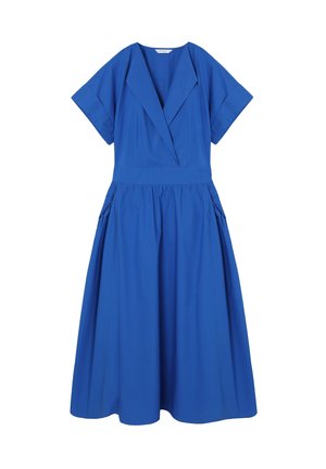 Rochie albastră până la genunchi, cu mâneci scurte, cu guler larg, talie strâmtă și fustă plisată.