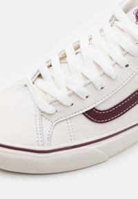 Vans MID SKOOL 37 UNISEX - Sapatilhas de cano alto - blanc de blanc/port royale