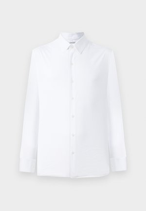Witte blouse met lange mouwen, gemaakt van een gladde stof, met een klassieke kraag, sluiting met knopen aan de voorkant en een getailleerde pasvorm. Geen zichtbare patronen.