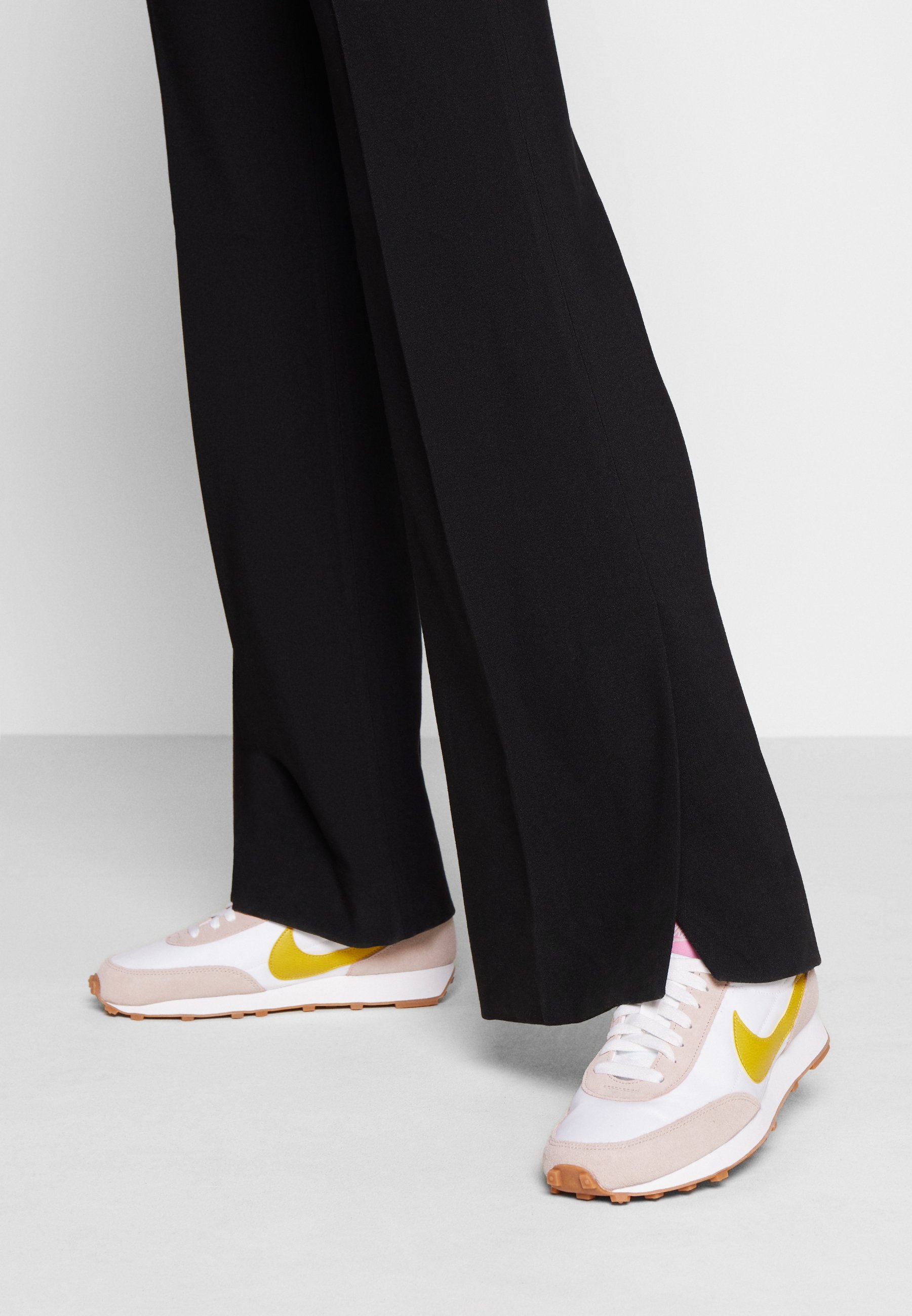 nike daybreak fossil stone