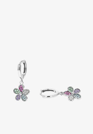 Boucles d'oreilles créoles en argent avec des charms en forme de fleurs suspendus, chaque pétale orné de pierres précieuses multicolores en vert, violet, bleu, rose et transparent.