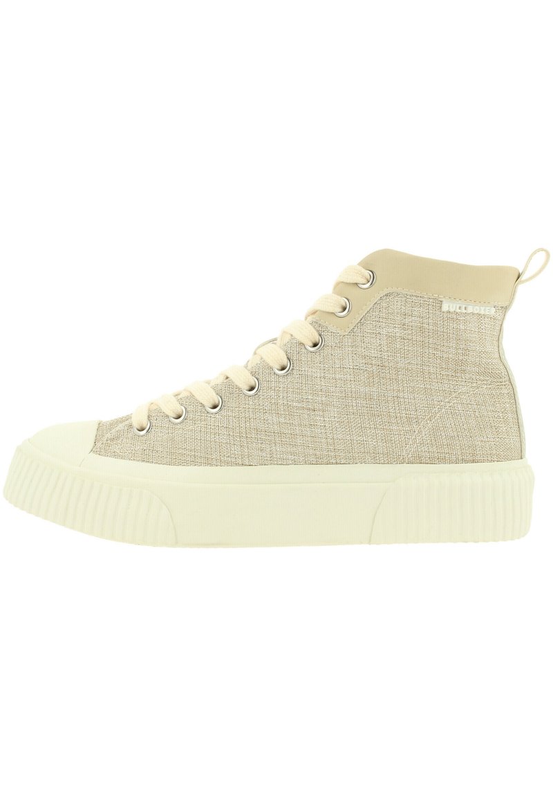 Hochschuh Sneaker aus beigem Stoff, mit strukturiertem Obermaterial, kontrastierender cremefarbener Gummisohle und Schnürung mit Metallösen.