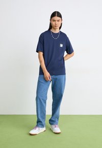 The North Face MOUNTAIN LOGO RELAXED POCKET TEE - Tricou basic - summit navy