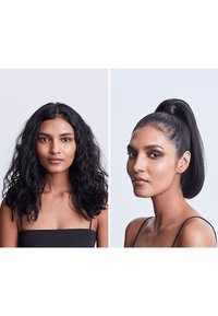 Dos retratos de un modelo: a la izquierda, muestra un cabello negro suelto y ondulado; a la derecha, tiene el cabello liso y recogido en una coleta alta; ambos con maquillaje neutro.