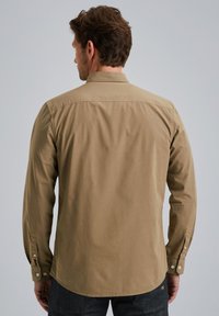 Lichtbruine button-up shirt van katoen, met lange mouwen, een klassieke kraag en een gebogen zoom. Voorzien van verstelbare manchetten en subtiele stiksels.