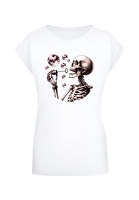 Weißes T-Shirt mit kurzen Ärmeln, das ein Grafikmotiv eines Skeletts zeigt, das Seifenblasen bläst, mit pinken und klaren Blasen-Akzenten.