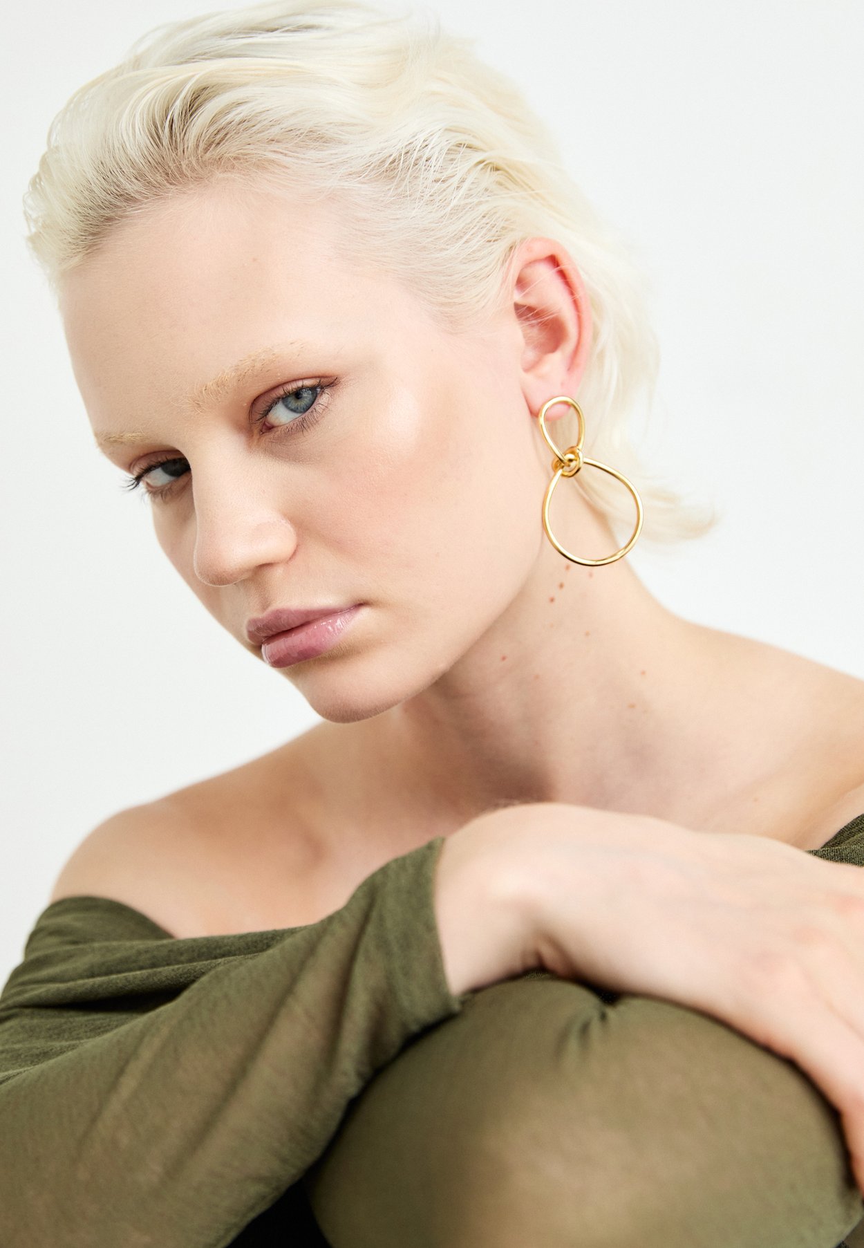 ONLUMA OFF SHOULDER 