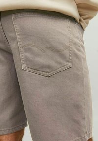 Jack & Jones CHRIS ORIGINAL AKM - Shorts di jeans - dark brown black denim