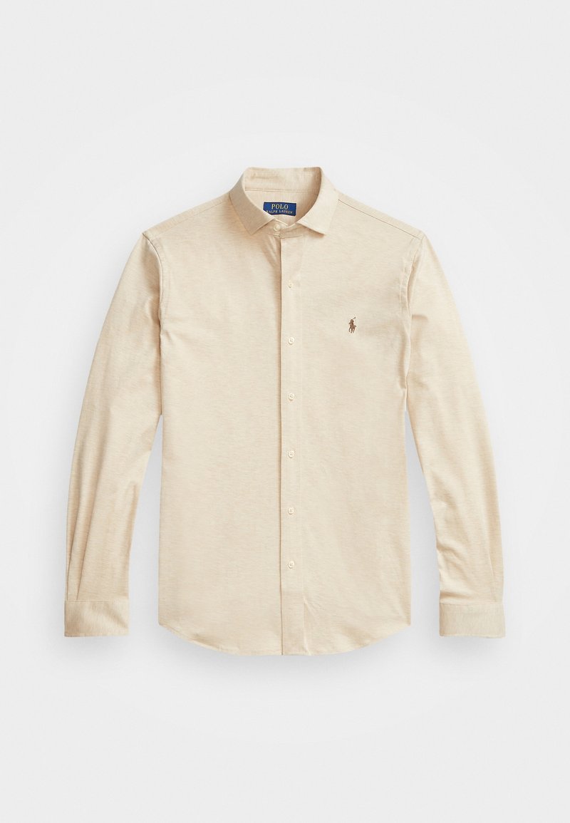 Beige shirt met lange mouwen en een button-down kraag, met een klein logo op de linkerborst en een glad, gestructureerd stof.