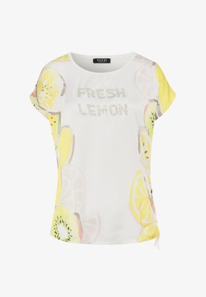 White short-sleeve t-shirt with a lemon print and the text "FRESH LEMON" in rhinestones. Soft fabric with a relaxed fit and curved hem.
