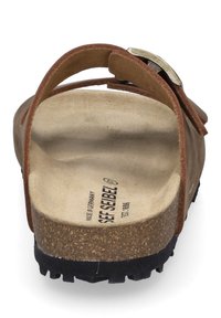 Sandale à enfiler en cuir marron avec une semelle en liège, sangle réglable et semelle extérieure en caoutchouc texturé. Présente un détail en boucle en métal.