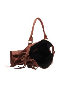 Borsa a tracolla in pelle marrone con superficie testurizzata, doppi manici e interno nero; presenta una chiusura con zip e legature decorative esterne.