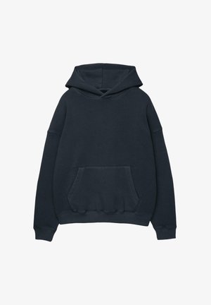 Ciemnoniebieska bluza z kapturem z kieszenią kangurzą z przodu, z prążkowanymi mankietami i dołem, o luźnym kroju i miękkim, teksturowanym materiale.