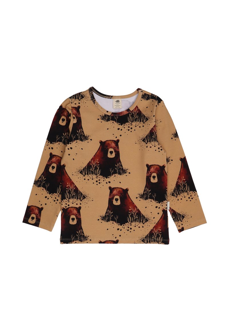 Langärmliges Hemd aus braunem Stoff, mit einem wiederholten Bärenmuster in dunklen Brauntönen und Schwarz, ergänzt durch Gras- und Spritzdetails.